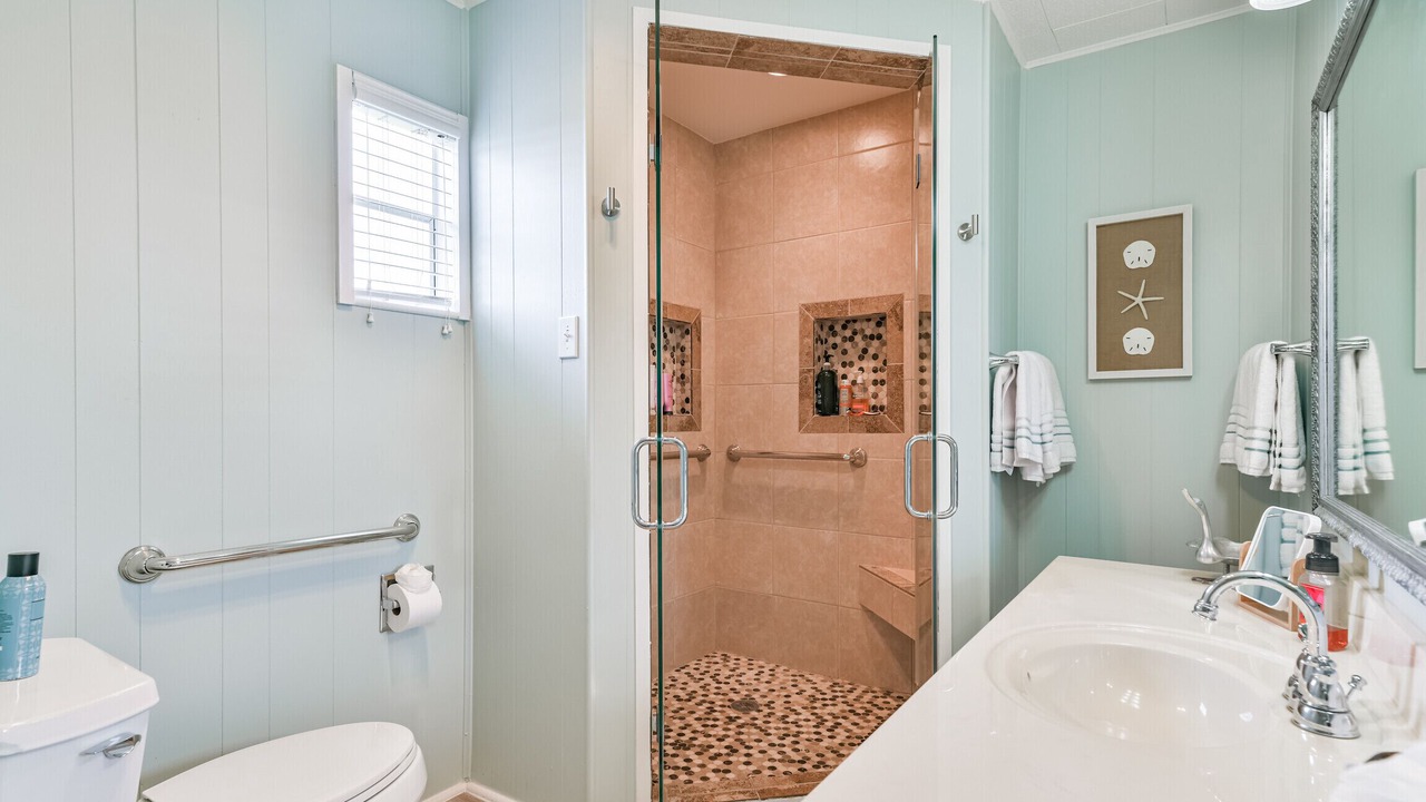 Photo of Bathroom in Jamaica Beach