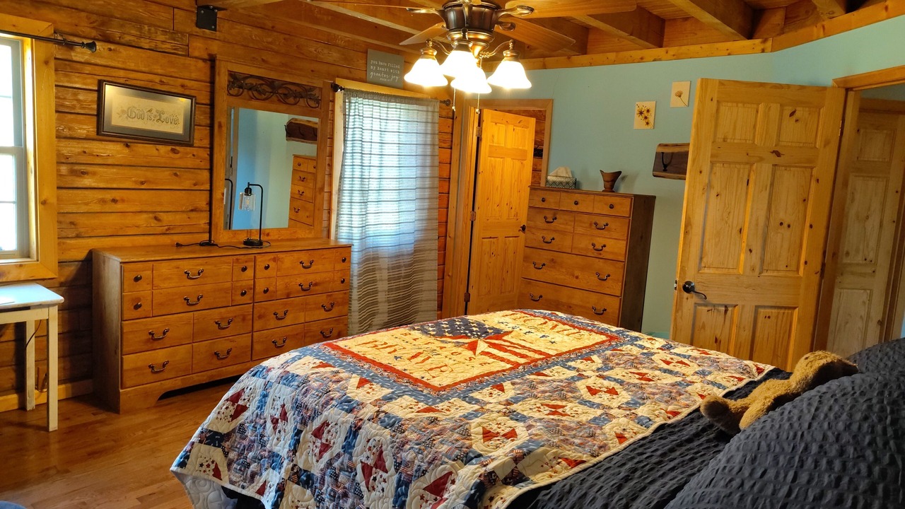 Photo of Bedroom in Pocahontas