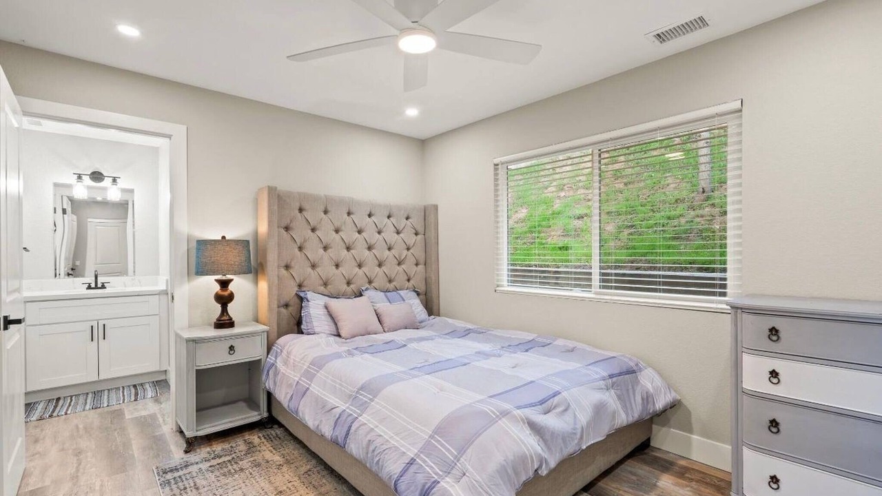Photo of Bedroom in Central Escondido