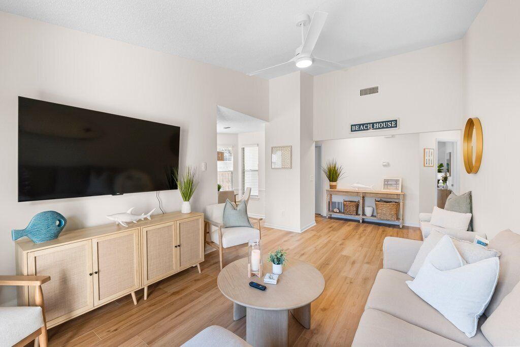 Photo of Livingroom in North Beach