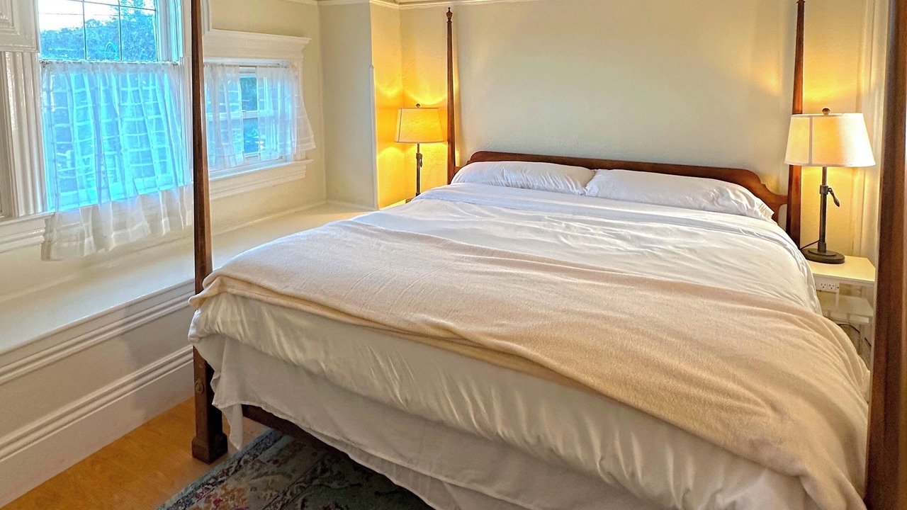 Photo of Bedroom in Cloverdale